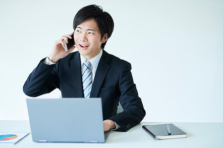 simsearch:622-09014042,k - Japanese businessman in the office Foto de stock - Royalty Free Premium, Número: 622-09181304