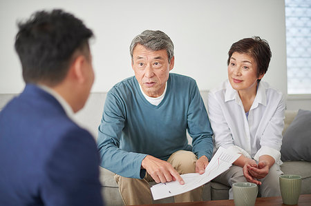 simsearch:622-09181420,k - Japanese senior couple talking with consultant Stock Photo - Premium Royalty-Free, Code: 622-09181443