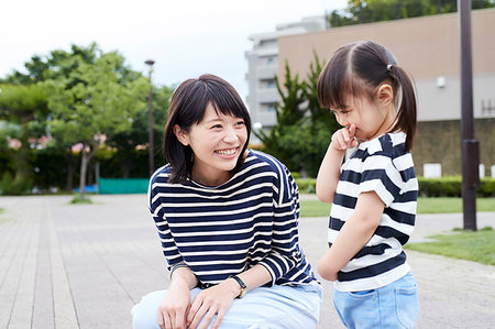 simsearch:622-09194885,k - Japanese mother and daughter at a city park Stock Photo - Premium Royalty-Free, Code: 622-09194833