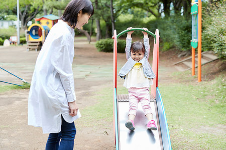 simsearch:622-09194885,k - Japanese mother and daughter at a city park Stock Photo - Premium Royalty-Free, Code: 622-09194848