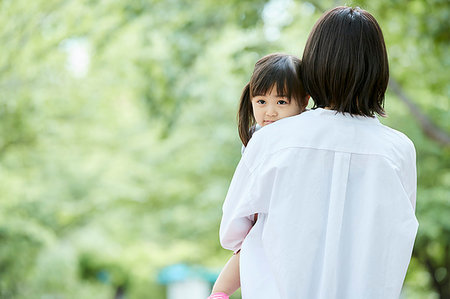 simsearch:622-09194885,k - Japanese mother and daughter at a city park Stock Photo - Premium Royalty-Free, Code: 622-09194888