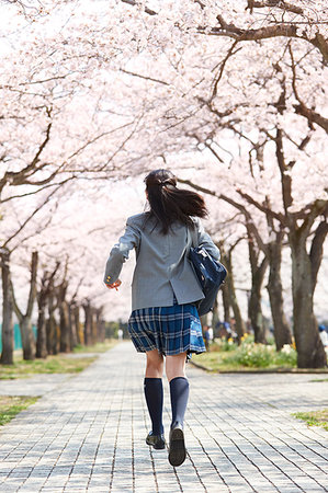 Japanese junior-high schoolgirl in uniform Stock Photo - Premium Royalty-Free, Code: 622-09195465