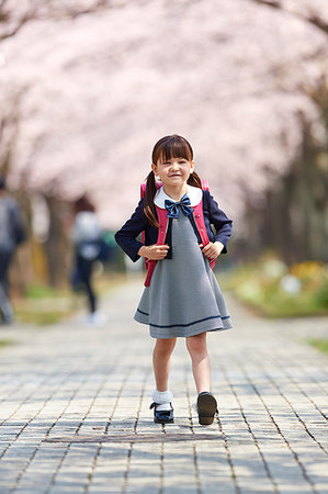 simsearch:622-07810803,k - Japanese elementary schoolgirl and cherry blossoms Stock Photo - Premium Royalty-Free, Code: 622-09195525