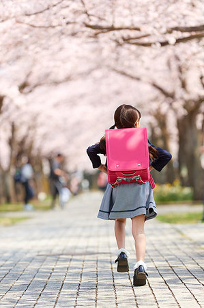 simsearch:622-07810803,k - Japanese elementary schoolgirl and cherry blossoms Stock Photo - Premium Royalty-Free, Code: 622-09195526