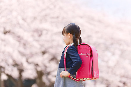 simsearch:622-07810803,k - Japanese elementary schoolgirl and cherry blossoms Stock Photo - Premium Royalty-Free, Code: 622-09195522