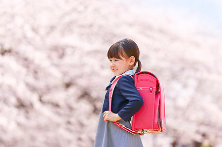 simsearch:622-07810803,k - Japanese elementary schoolgirl and cherry blossoms Stock Photo - Premium Royalty-Free, Code: 622-09195523