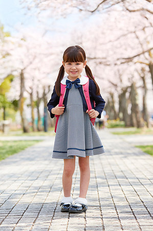 simsearch:622-07810803,k - Japanese elementary schoolgirl and cherry blossoms Stock Photo - Premium Royalty-Free, Code: 622-09195533