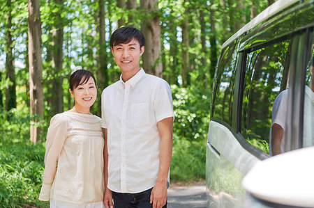 simsearch:622-06900703,k - Japanese couple in a city park Photographie de stock - Premium Libres de Droits, Code: 622-09235707