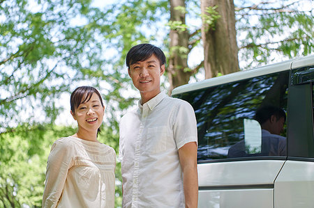 simsearch:622-06900703,k - Japanese couple in a city park Photographie de stock - Premium Libres de Droits, Code: 622-09235708