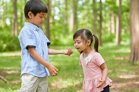 Japanese kids in a city park Stock Photo - Premium Royalty-Free, Code: 622-09235762