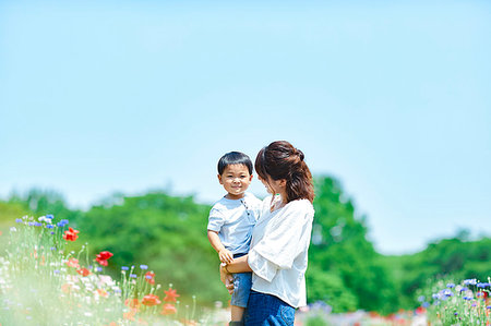 simsearch:6118-07809003,k - Japanese family in a city park Stock Photo - Premium Royalty-Free, Code: 622-09235817