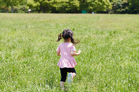 Japanese kid in a city park Stock Photo - Premium Royalty-Free, Code: 622-09235811