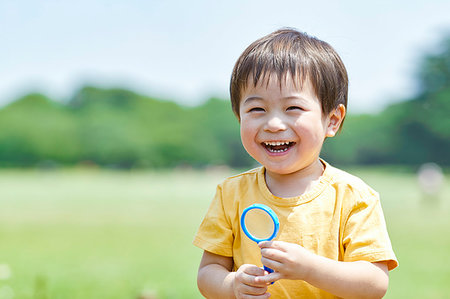 simsearch:851-02961196,k - Japanese kid in a city park Fotografie stock - Premium Royalty-Free, Codice: 622-09235830