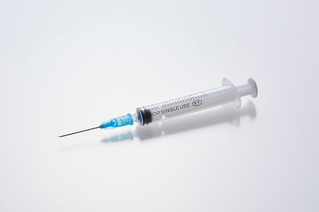 simsearch:622-09236045,k - Syringe Foto de stock - Sin royalties Premium, Código: 622-09236037