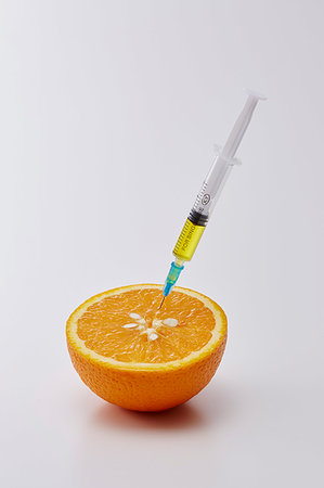 simsearch:622-07519557,k - Vitamin injection Stock Photo - Premium Royalty-Free, Code: 622-09236042