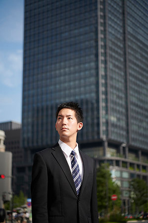 simsearch:622-09236263,k - Young Japanese businessman Photographie de stock - Premium Libres de Droits, Code: 622-09236217