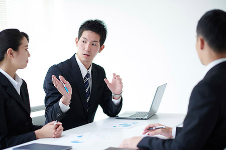 simsearch:859-06711060,k - Young Japanese businesspeople Stock Photo - Premium Royalty-Free, Code: 622-09236271