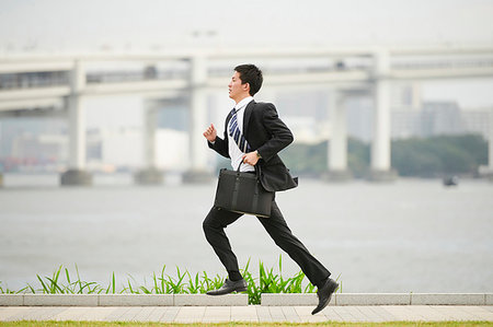 rainbow bridge - Young Japanese businessman Photographie de stock - Premium Libres de Droits, Code: 622-09236296