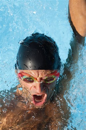 Male Swimmer Swimming Backstroke Foto de stock - Royalty Free Premium, Número: 622-00806872