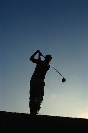 Silhouette d'un homme dans l'action de frapper une balle de golf Photographie de stock - Premium Libres de Droits, Code: 622-00807033