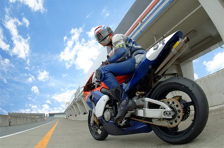 Low Angle View of Motorcycle Racer Fotografie stock - Premium Royalty-Free, Codice: 622-01080675