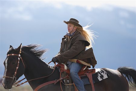 Cowgirl On her Horse Foto de stock - Sin royalties Premium, Código: 622-01572167