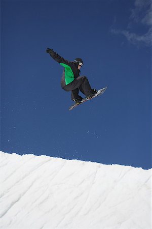 simsearch:622-01695701,k - Snowboarder Flying Through the Air Fotografie stock - Premium Royalty-Free, Codice: 622-01695685