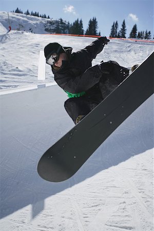 simsearch:622-01695701,k - Snowboarder Riding a Half-Pipe Fotografie stock - Premium Royalty-Free, Codice: 622-01695692