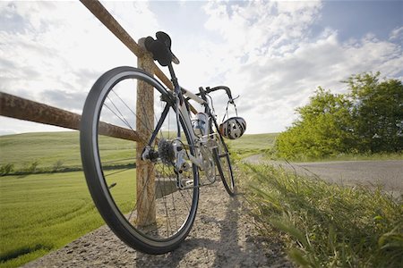 Racer bike parked on roadside by the railing Stock Photo - Premium Royalty-Free, Code: 622-02198540