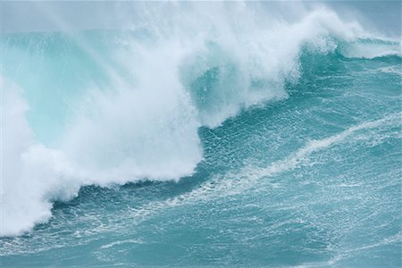 simsearch:693-03363627,k - Powerful crashing waves of sea Foto de stock - Royalty Free Premium, Número: 622-02354112