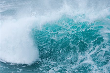 Puissantes vagues déferlantes de la mer Photographie de stock - Premium Libres de Droits, Code: 622-02354113