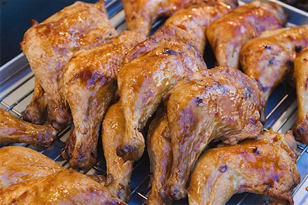 simsearch:630-03481770,k - Barbecued chicken legs being cooked on grill Fotografie stock - Premium Royalty-Free, Codice: 622-02354213