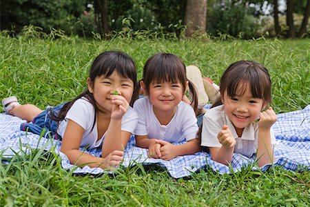 simsearch:622-02354172,k - Girls lying on a grass in a row Stock Photo - Premium Royalty-Free, Code: 622-02354265