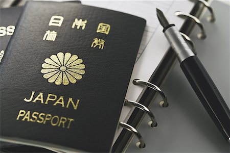 embossed - Diary with fountain pen and Japanese passport Foto de stock - Sin royalties Premium, Código: 622-02354347