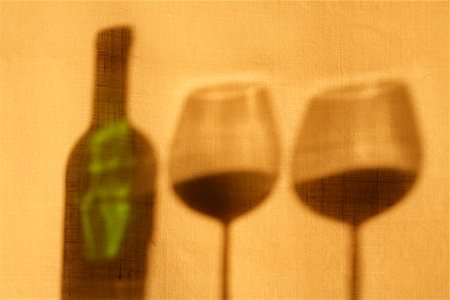 simsearch:622-02354696,k - Schatten von Wein-Flaschen und Gläser Wein Stockbilder - Premium RF Lizenzfrei, Bildnummer: 622-02354839