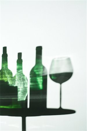 simsearch:622-02354696,k - Schatten von Wein-Flaschen und Gläser Wein Stockbilder - Premium RF Lizenzfrei, Bildnummer: 622-02354845