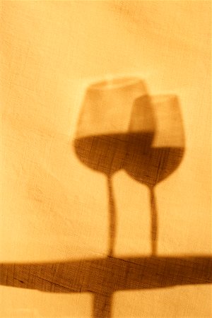 simsearch:622-02354696,k - Schatten von Wein-Flaschen und Gläser Wein Stockbilder - Premium RF Lizenzfrei, Bildnummer: 622-02354842