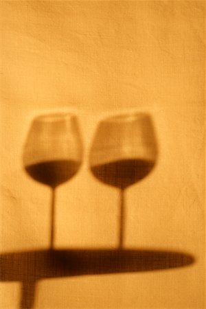 simsearch:622-02354696,k - Schatten von Wein-Flaschen und Gläser Wein Stockbilder - Premium RF Lizenzfrei, Bildnummer: 622-02354850