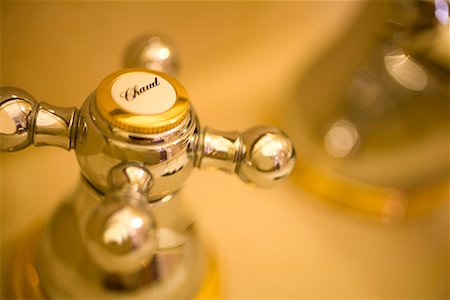 simsearch:622-02355166,k - Bath Faucet Stock Photo - Premium Royalty-Free, Code: 622-02355172