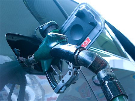 poner gasolina - Pompe à essence Photographie de stock - Premium Libres de Droits, Code: 622-02355556