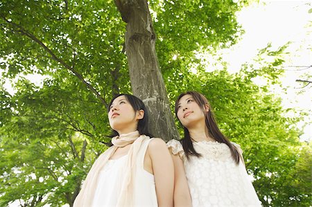sibling sad - Two young sad women standing by tree Stock Photo - Premium Royalty-Free, Code: 622-02395523