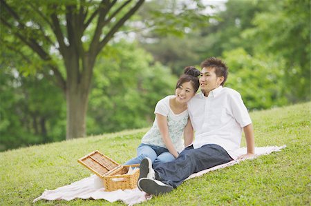 Young couple having picnic in park Stock Photo - Premium Royalty-Free, Code: 622-02395567