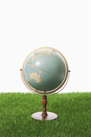 Globe sur l'herbe Photographie de stock - Premium Libres de Droits, Code: 622-02395626