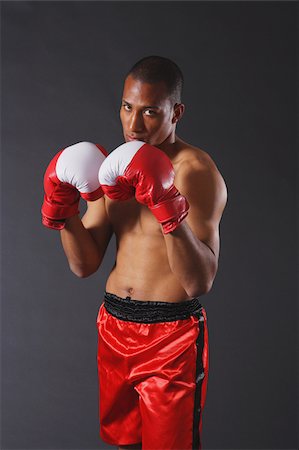 simsearch:622-02621639,k - Young boxer in punching position Foto de stock - Sin royalties Premium, Código: 622-02621638
