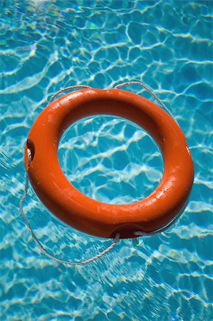 An orange life ring floating in water Foto de stock - Royalty Free Premium, Número: 622-02621631