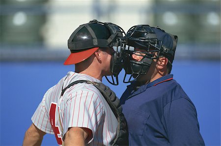 Baseball Catcher and Umpire Arguing Foto de stock - Royalty Free Premium, Número: 622-02621697