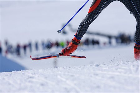 esporte de inverno - Cross-Country Skiing Foto de stock - Royalty Free Premium, Número: 622-02638234