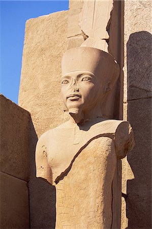 ramsés ii - Ramesses Ii Colossus at Luxor Temple Foto de stock - Sin royalties Premium, Código: 622-02758145