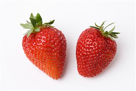 simsearch:859-03600293,k - Deux fraises rouges Photographie de stock - Premium Libres de Droits, Code: 622-02758222