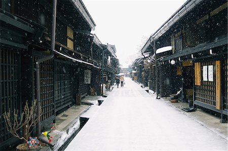 People Walking on Road in Snowfall in Japan Stock Photo - Premium Royalty-Free, Code: 622-02758427